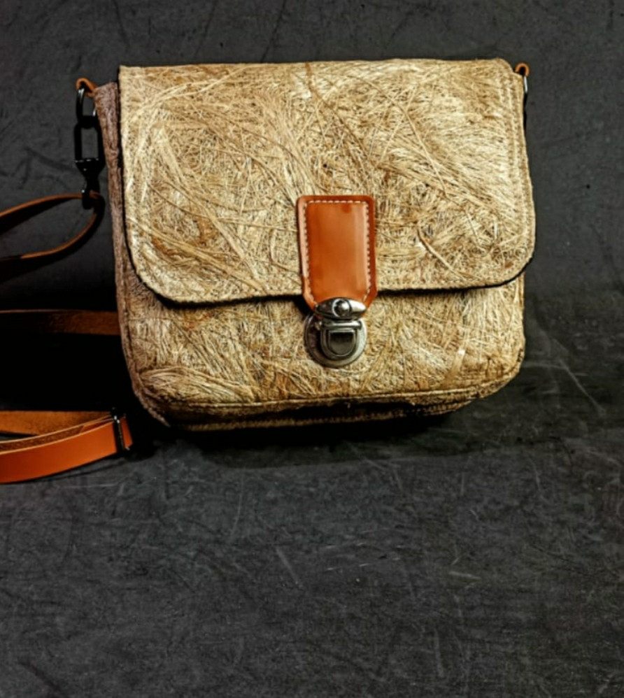 Tas Slempang Pria Pelepah Pisang